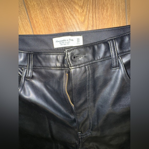 Abercrombie & Fitch Curve Love Black Vegan Leather Pants - Picture 2 of 4